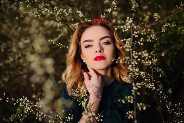 How to Style a Silk Midi Skirt for a Sophisticated and Professional Summer Look?