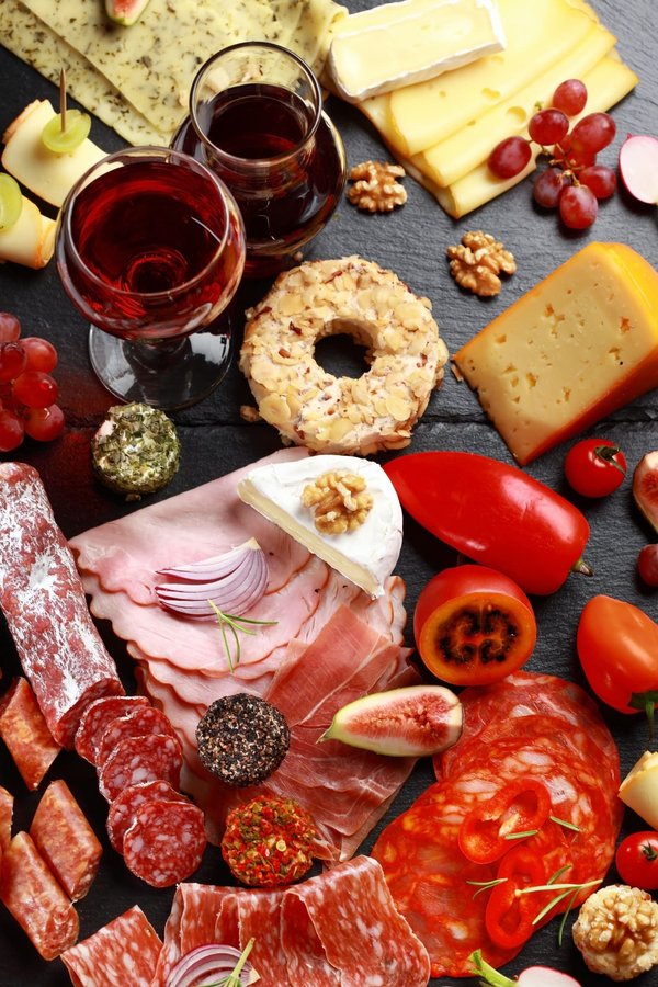 How to Assemble a Gourmet Italian Antipasto with Artisanal Cured Meats and Cheeses?
